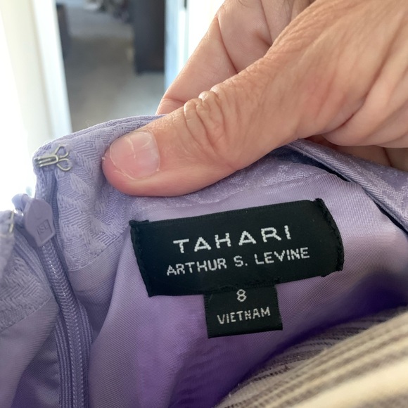 TAHARI Sleeveless Dress - Picture 4 of 4